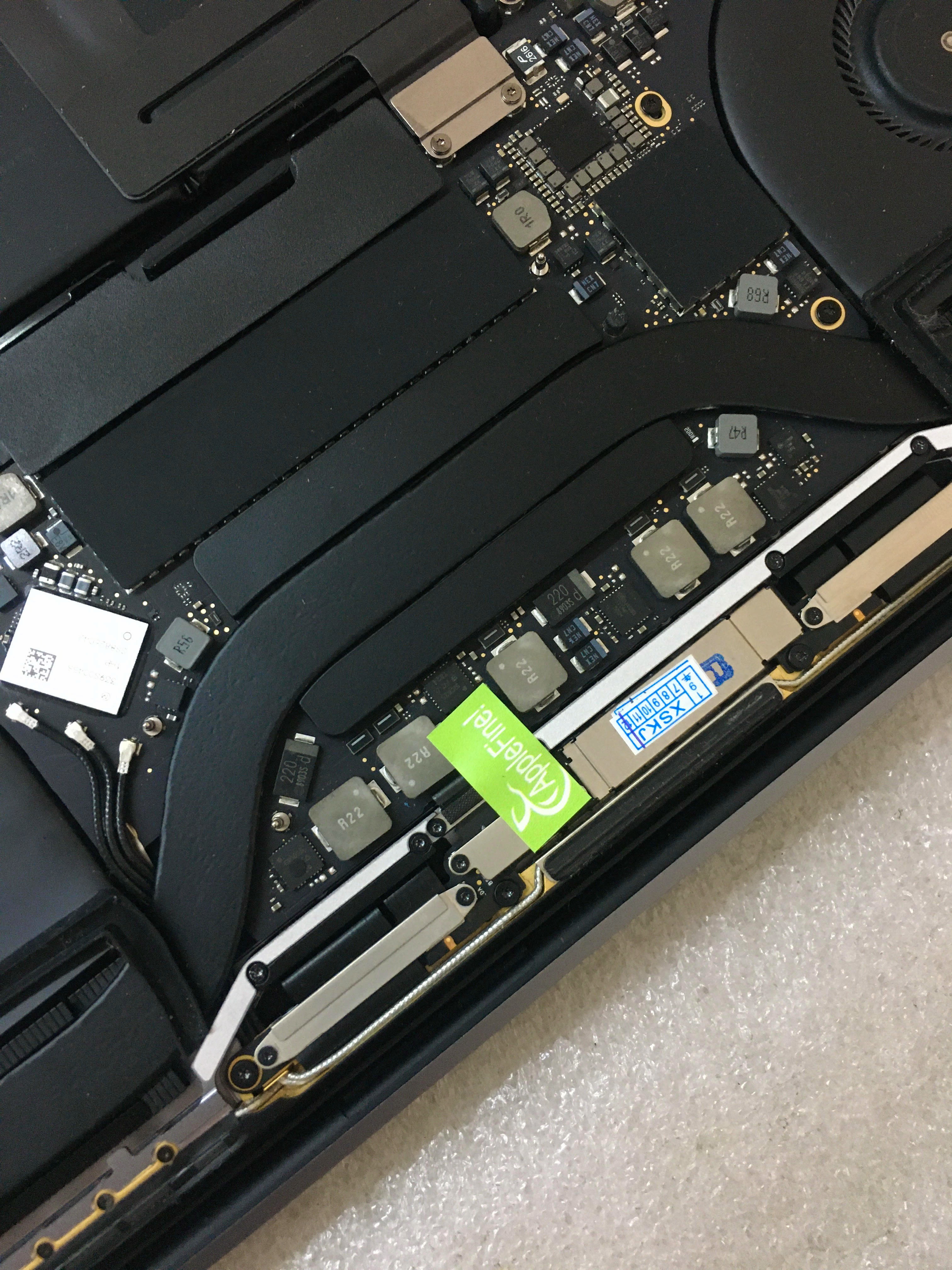 Новая матрицы MacBook Pro A1989